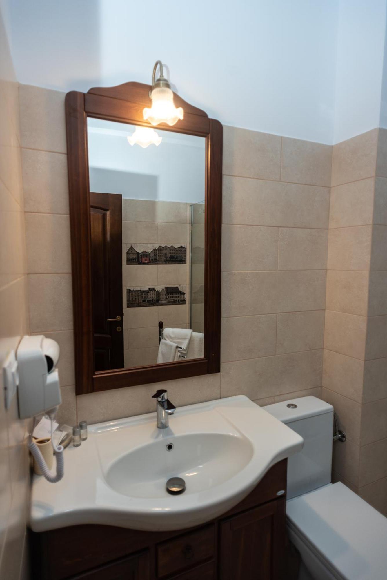 Tango Margo Hotel Valea Lupului  Ngoại thất bức ảnh