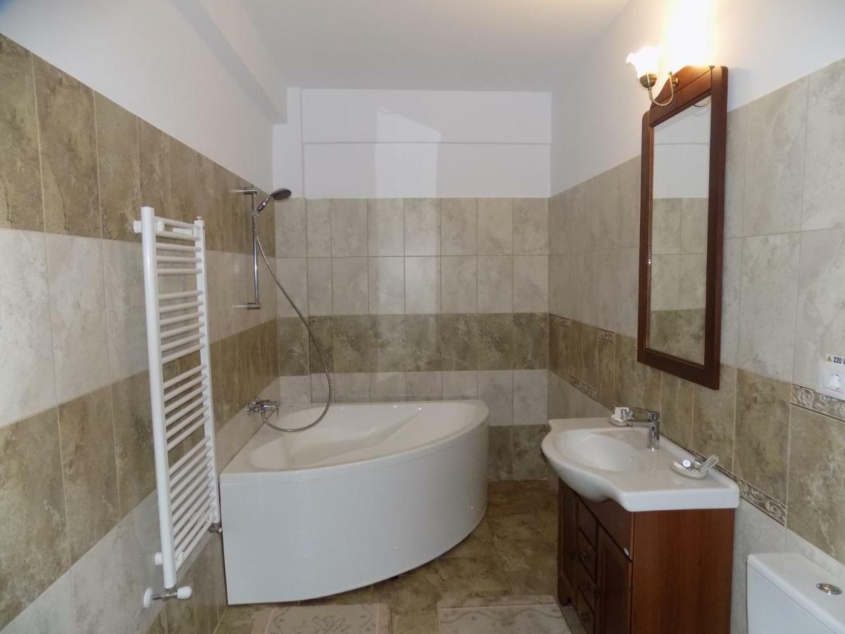 Tango Margo Hotel Valea Lupului  Ngoại thất bức ảnh