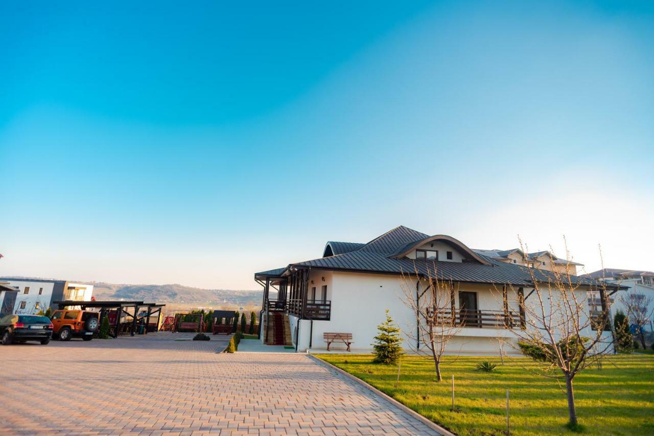 Tango Margo Hotel Valea Lupului  Ngoại thất bức ảnh