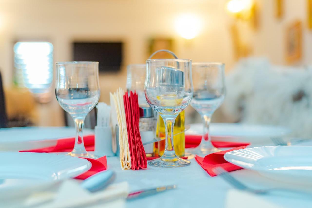 Tango Margo Hotel Valea Lupului  Ngoại thất bức ảnh