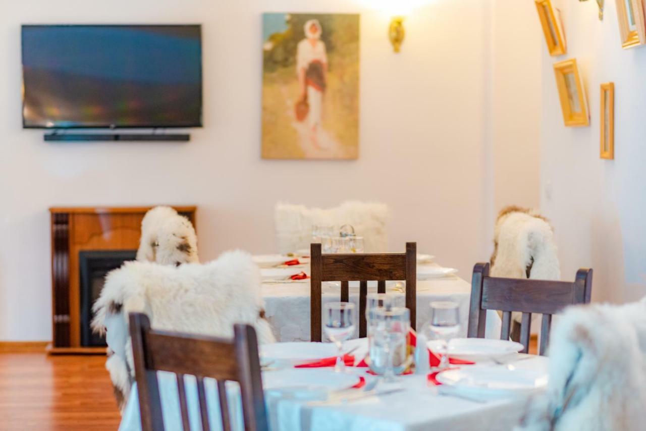 Tango Margo Hotel Valea Lupului  Ngoại thất bức ảnh