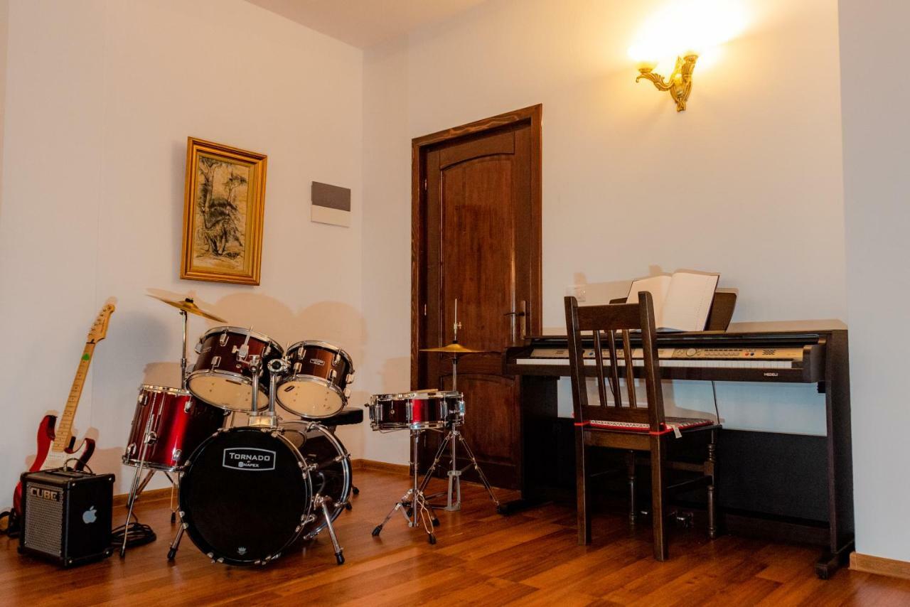 Tango Margo Hotel Valea Lupului  Ngoại thất bức ảnh
