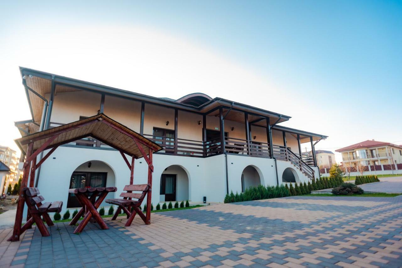 Tango Margo Hotel Valea Lupului  Ngoại thất bức ảnh