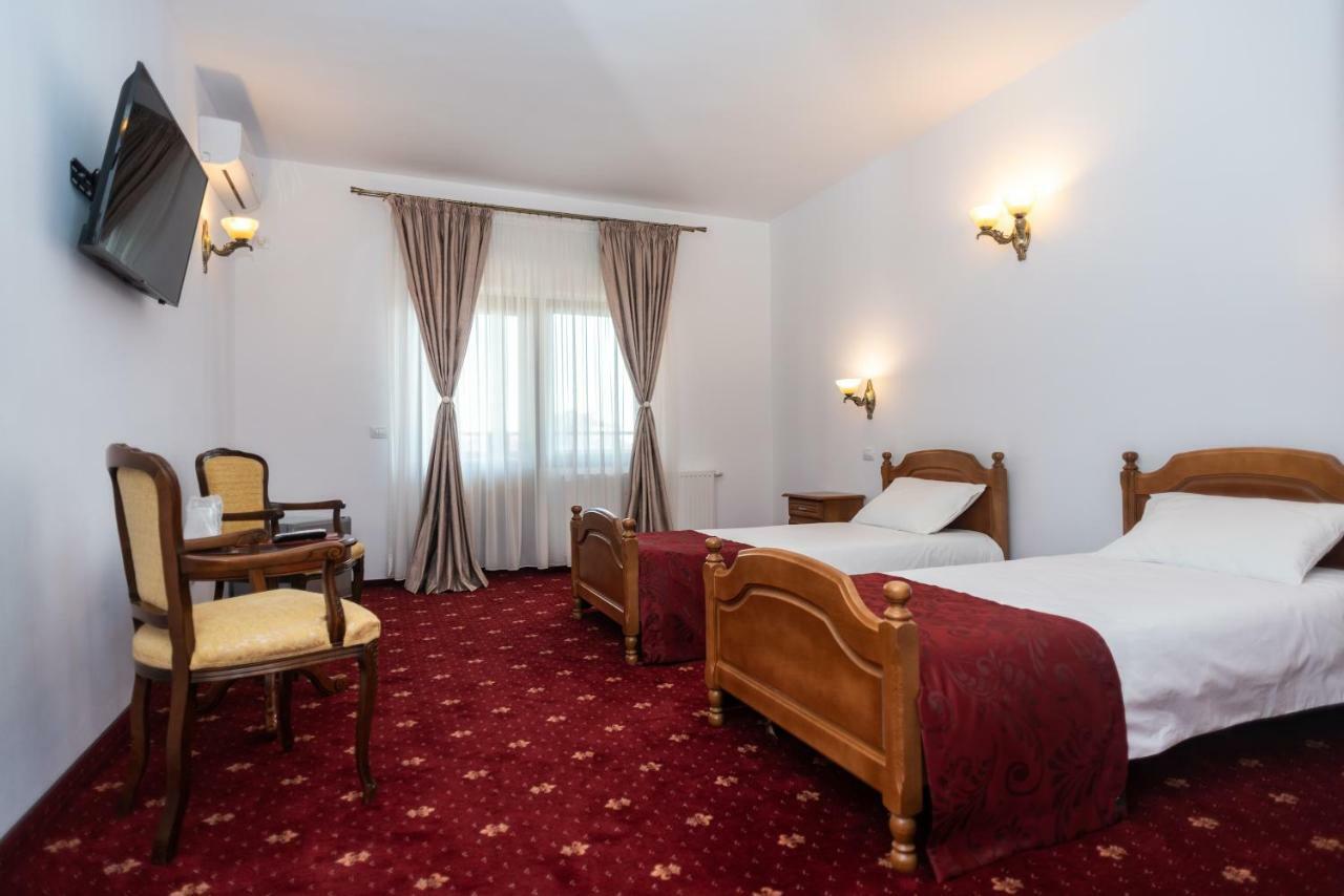 Tango Margo Hotel Valea Lupului  Ngoại thất bức ảnh
