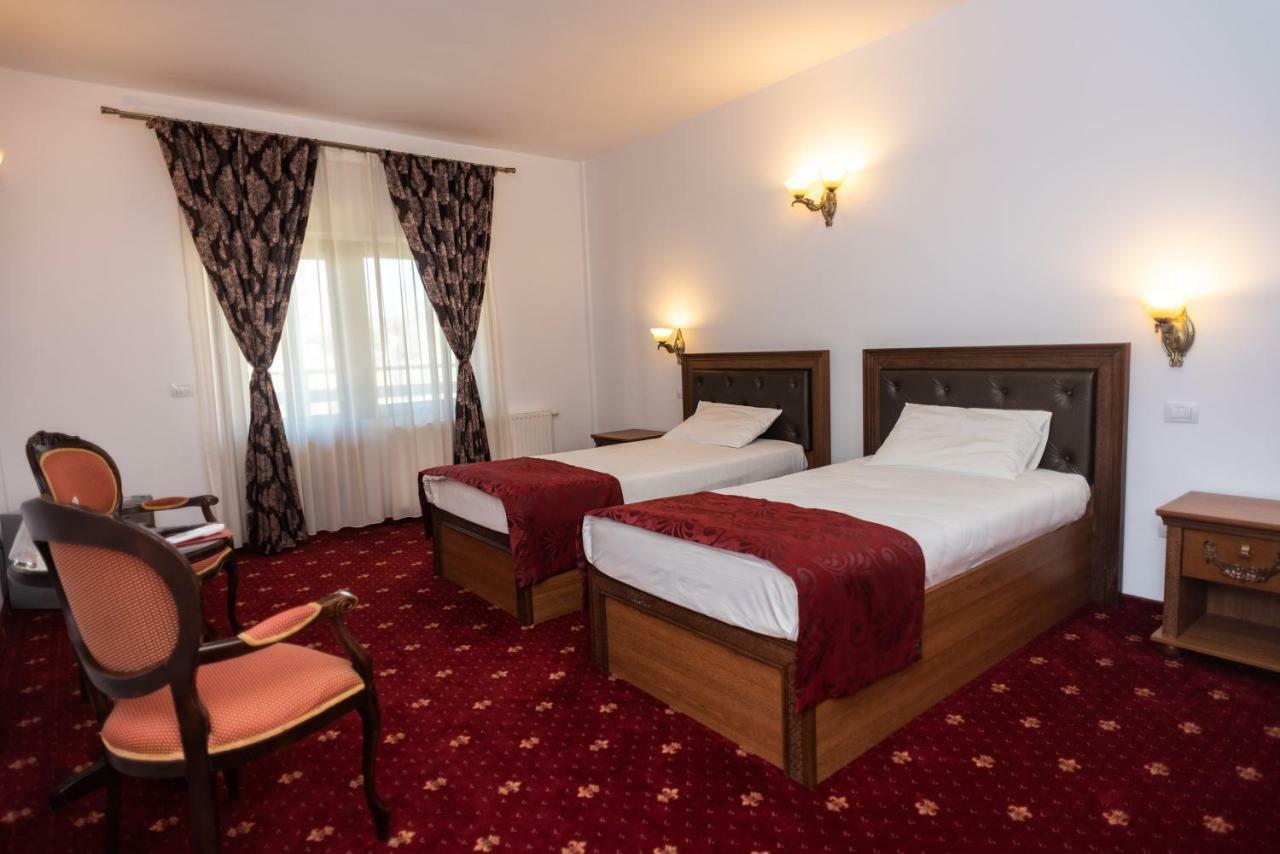 Tango Margo Hotel Valea Lupului  Ngoại thất bức ảnh