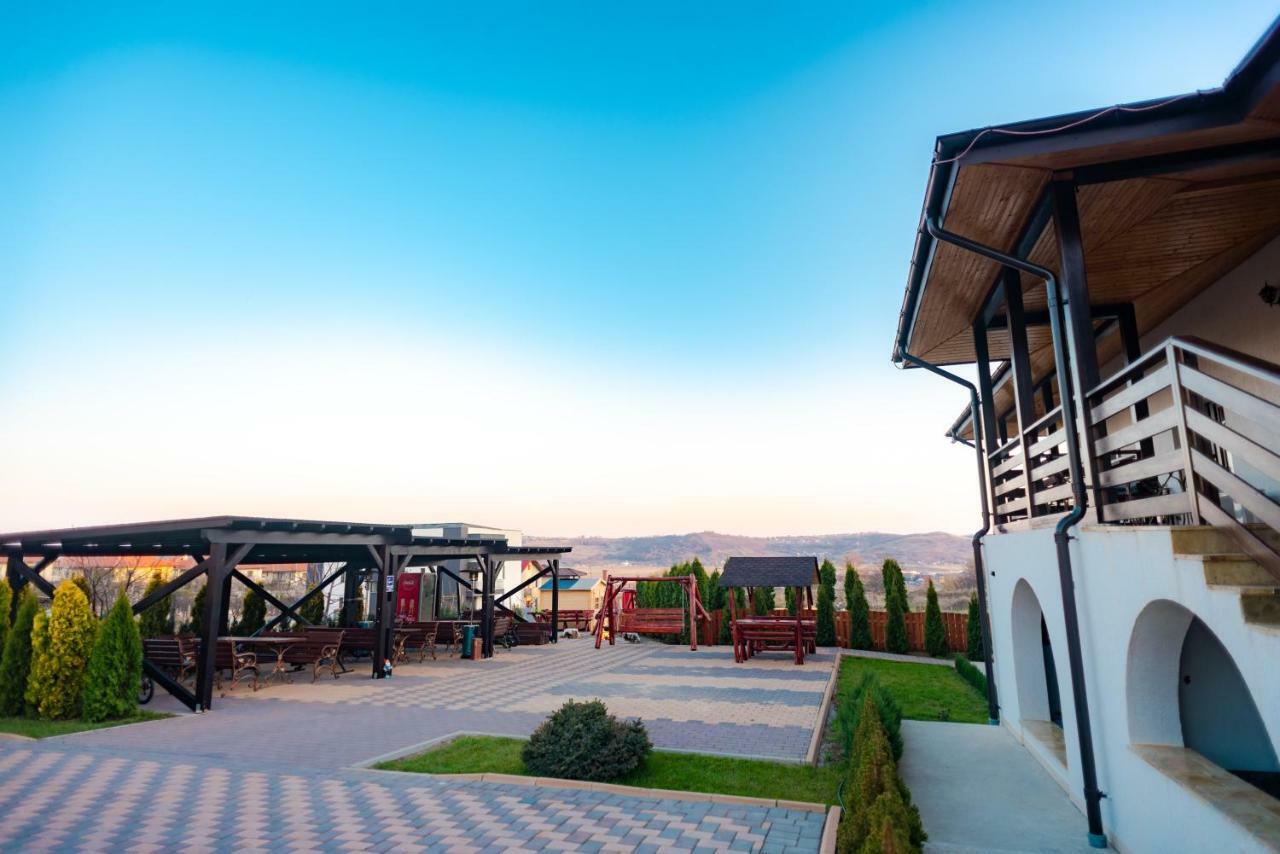 Tango Margo Hotel Valea Lupului  Ngoại thất bức ảnh