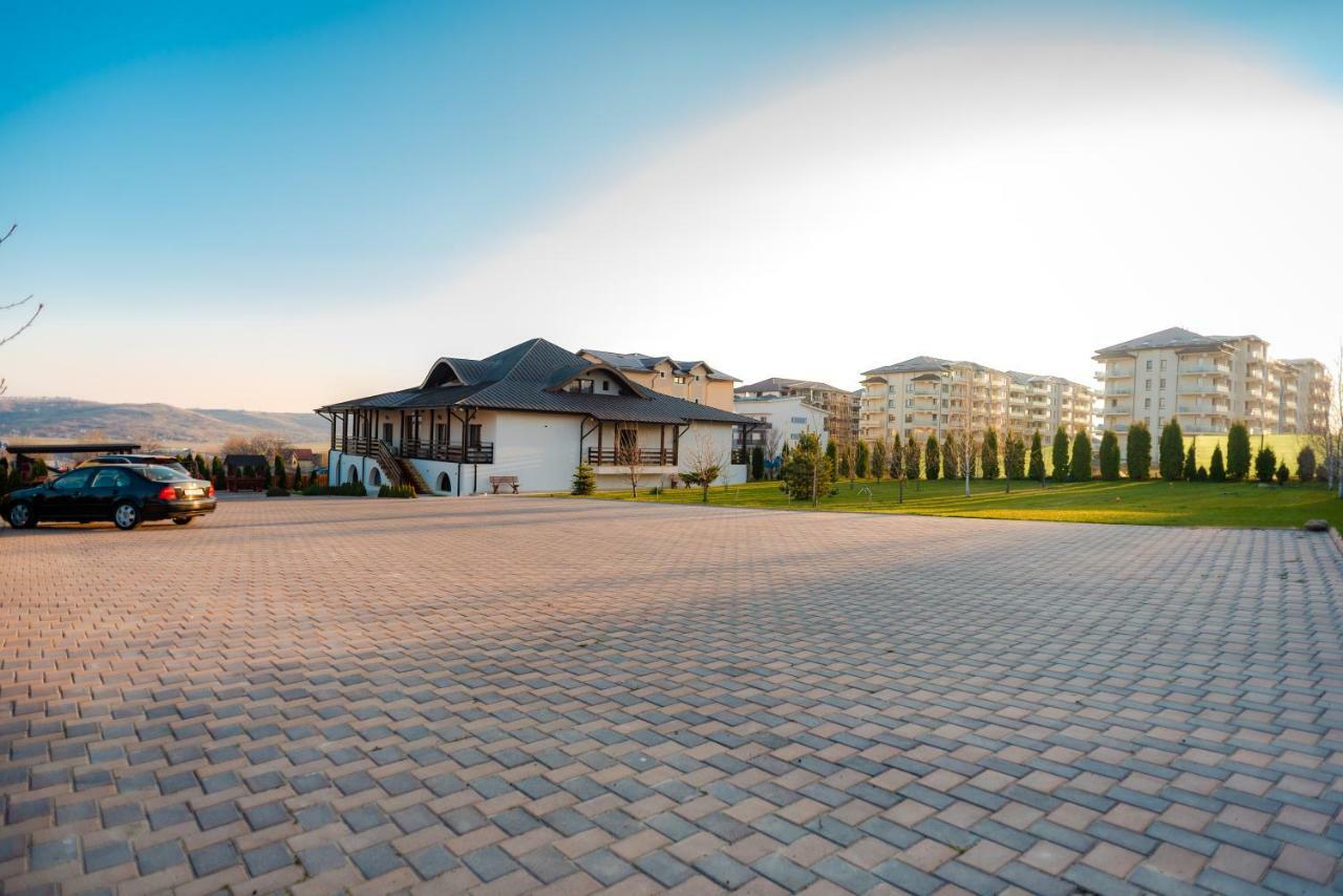 Tango Margo Hotel Valea Lupului  Ngoại thất bức ảnh