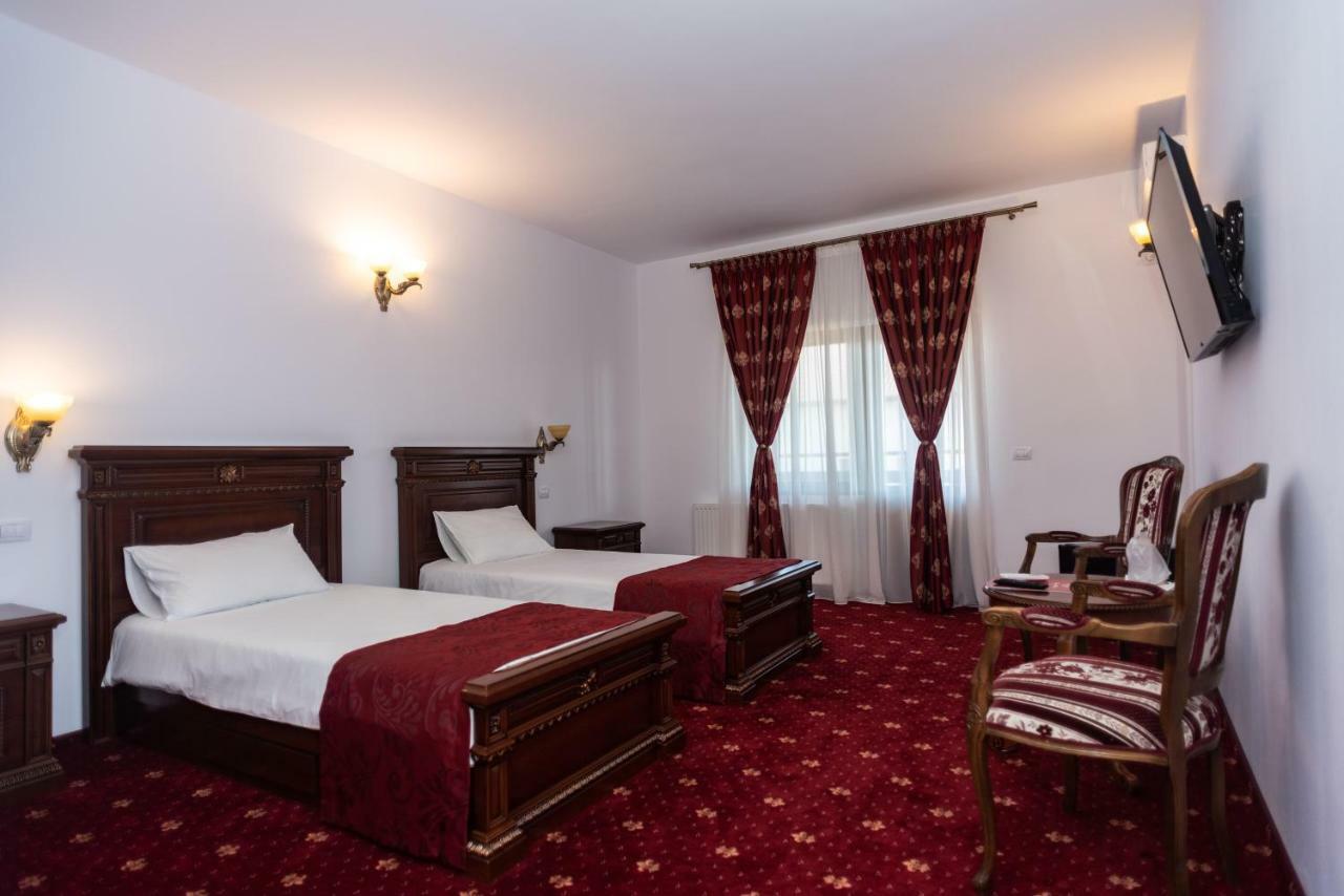 Tango Margo Hotel Valea Lupului  Ngoại thất bức ảnh